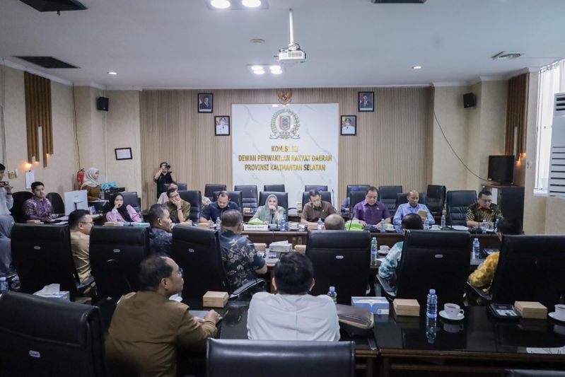 Rapat dengar pendapat komisi III DPRD Kalsel dengan PT PLN (Poto Humas DPRD Kalsel)